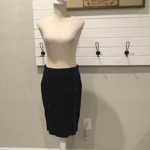 Essential Sioni Pencil Skirt - Picture 1 of 7